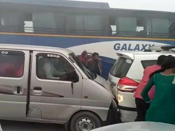 മൂടല്‍മഞ്ഞ്; യമുന എക്‌സ്പ്രസ്‌വേയില്‍ ഒന്നിന് പിറകെ ഒന്നായി വാഹനങ്ങളുടെ കൂട്ടയിടി