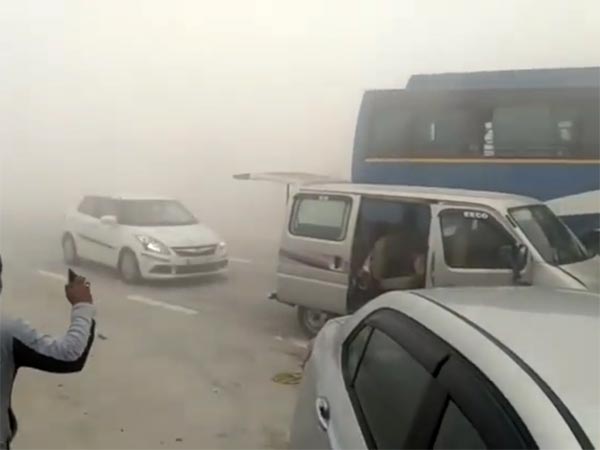 മൂടല്‍മഞ്ഞ്; യമുന എക്‌സ്പ്രസ്‌വേയില്‍ ഒന്നിന് പിറകെ ഒന്നായി വാഹനങ്ങളുടെ കൂട്ടയിടി