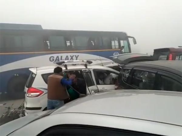 മൂടല്‍മഞ്ഞ്; യമുന എക്‌സ്പ്രസ്‌വേയില്‍ ഒന്നിന് പിറകെ ഒന്നായി വാഹനങ്ങളുടെ കൂട്ടയിടി