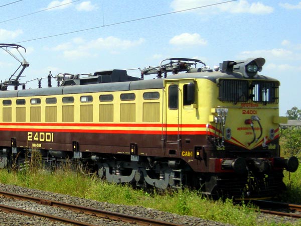 ലോക്കോ പൈലറ്റില്ലാതെ ട്രെയിൻ എഞ്ചിന്‍ സഞ്ചരിച്ചത് 13 കിലോമീറ്റര്‍; ഒപ്പം സിനിമാ സ്റ്റൈല്‍ ചേസിങ്ങും!