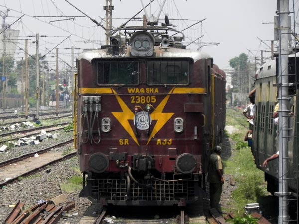 ലോക്കോ പൈലറ്റില്ലാതെ ട്രെയിൻ എഞ്ചിന്‍ സഞ്ചരിച്ചത് 13 കിലോമീറ്റര്‍; ഒപ്പം സിനിമാ സ്റ്റൈല്‍ ചേസിങ്ങും!