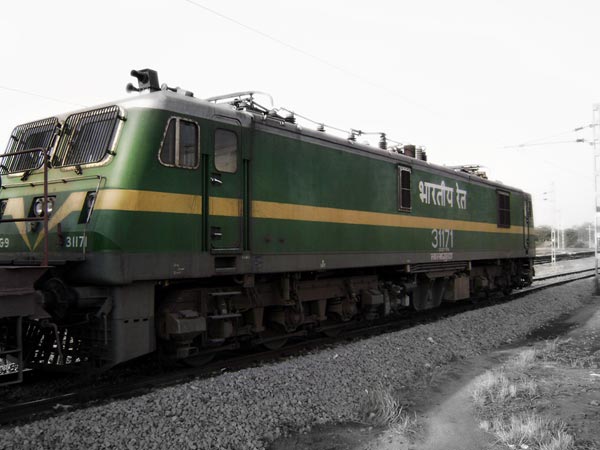 ലോക്കോ പൈലറ്റില്ലാതെ ട്രെയിൻ എഞ്ചിന്‍ സഞ്ചരിച്ചത് 13 കിലോമീറ്റര്‍; ഒപ്പം സിനിമാ സ്റ്റൈല്‍ ചേസിങ്ങും!