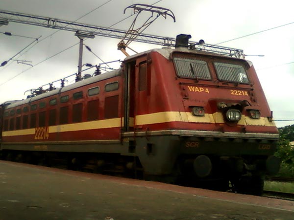 ലോക്കോ പൈലറ്റില്ലാതെ ട്രെയിൻ എഞ്ചിന്‍ സഞ്ചരിച്ചത് 13 കിലോമീറ്റര്‍; ഒപ്പം സിനിമാ സ്റ്റൈല്‍ ചേസിങ്ങും!