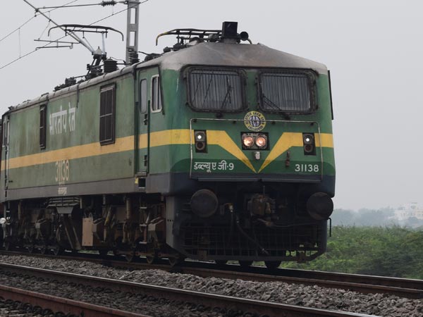 ലോക്കോ പൈലറ്റില്ലാതെ ട്രെയിൻ എഞ്ചിന്‍ സഞ്ചരിച്ചത് 13 കിലോമീറ്റര്‍; ഒപ്പം സിനിമാ സ്റ്റൈല്‍ ചേസിങ്ങും!