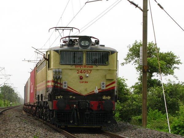 ലോക്കോ പൈലറ്റില്ലാതെ ട്രെയിൻ എഞ്ചിന്‍ സഞ്ചരിച്ചത് 13 കിലോമീറ്റര്‍; ഒപ്പം സിനിമാ സ്റ്റൈല്‍ ചേസിങ്ങും!