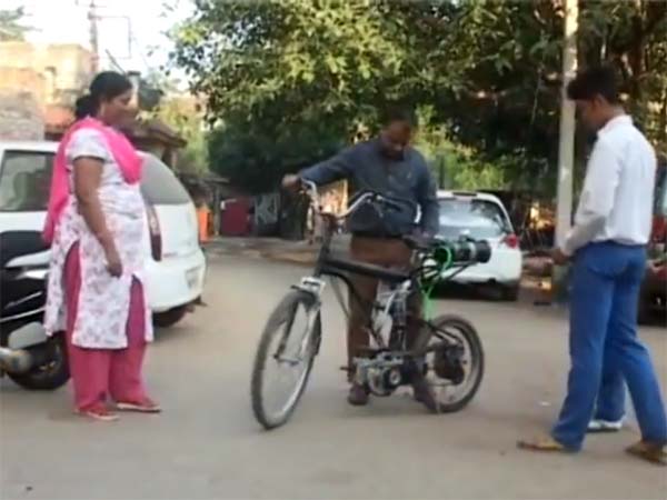 ഇന്ധനം വേണ്ട, വെള്ളത്തില്‍ ഓടുന്ന ബൈക്കുമായി പത്താം ക്ലാസ് വിദ്യാര്‍ത്ഥി