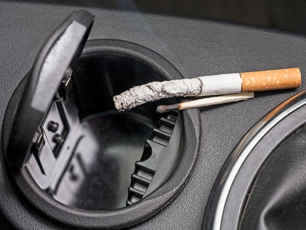 കാറില്‍ നിന്നും സിഗരറ്റ് മണം കളയാന്‍ ചെയ്യേണ്ടത് ഇത്രമാത്രം