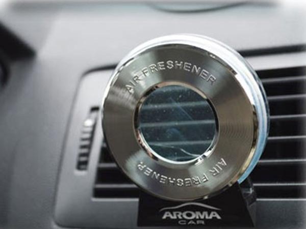 കാറില്‍ നിന്നും സിഗരറ്റ് മണം കളയാന്‍ ചെയ്യേണ്ടത് ഇത്രമാത്രം