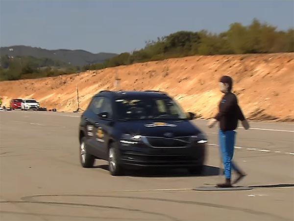 ഇടി പരീക്ഷയില് അഞ്ചില് അഞ്ചും നേടി സ്കോഡ കറോക്ക്; യെറ്റിയുടെ പകരക്കാരനായി എസ്യുവി ഇന്ത്യയിലേക്ക് ഇടി പരീക്ഷയില് അഞ്ചില് അഞ്ചും നേടി സ്കോഡ കറോക്ക്; യെറ്റിയുടെ പകരക്കാരനായി എസ്യുവി ഇന്ത്യയിലേക്ക്