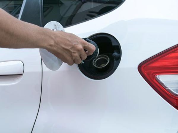 എഞ്ചിന്‍ പരിശോധിക്കാനുള്ള മുന്നറിയിപ്പ് ചിഹ്നം തെളിഞ്ഞോ? വിഷമിക്കേണ്ട കാരണങ്ങള്‍ ഇതാകാം