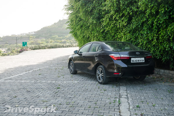 ഒക്ടാവിയയോട് ഏറ്റുമുട്ടാന്‍ പുതിയ ടൊയോട്ട കൊറോള ആള്‍ട്ടിസിന് സാധിക്കുന്നുണ്ടോ? — റിവ്യൂ