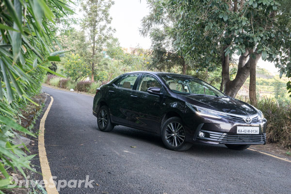 ഒക്ടാവിയയോട് ഏറ്റുമുട്ടാന്‍ പുതിയ ടൊയോട്ട കൊറോള ആള്‍ട്ടിസിന് സാധിക്കുന്നുണ്ടോ? — റിവ്യൂ