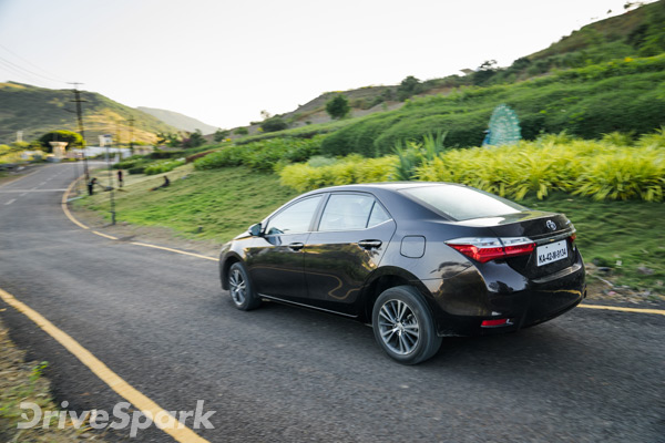 ഒക്ടാവിയയോട് ഏറ്റുമുട്ടാന്‍ പുതിയ ടൊയോട്ട കൊറോള ആള്‍ട്ടിസിന് സാധിക്കുന്നുണ്ടോ? — റിവ്യൂ