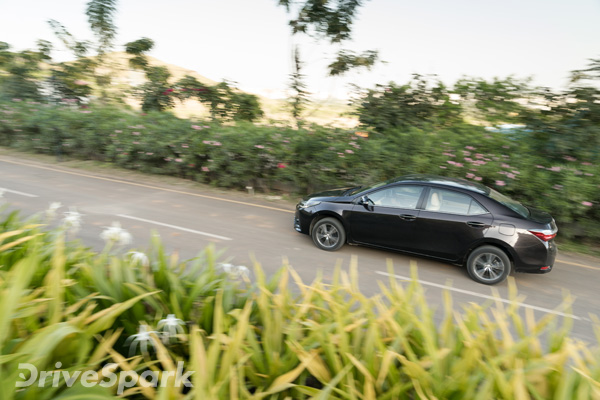 ഒക്ടാവിയയോട് ഏറ്റുമുട്ടാന്‍ പുതിയ ടൊയോട്ട കൊറോള ആള്‍ട്ടിസിന് സാധിക്കുന്നുണ്ടോ? — റിവ്യൂ