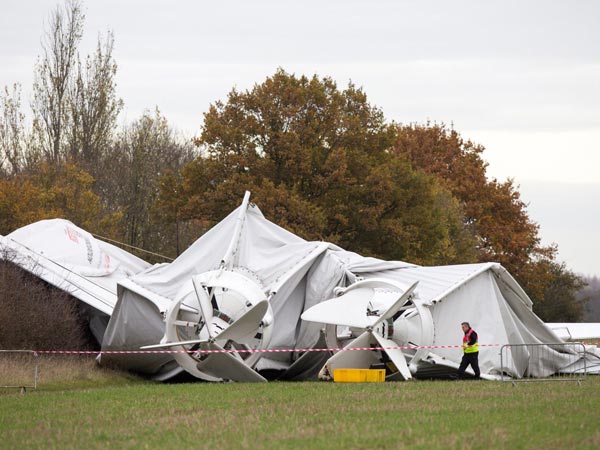 ലോകത്തിലെ ഏറ്റവും വലിയ ആകാശക്കപ്പല്‍ തകര്‍ന്ന് വീണു!