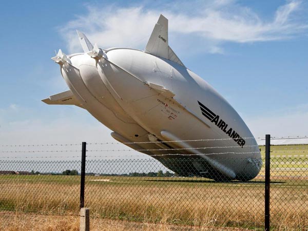 ലോകത്തിലെ ഏറ്റവും വലിയ ആകാശക്കപ്പല്‍ തകര്‍ന്ന് വീണു!