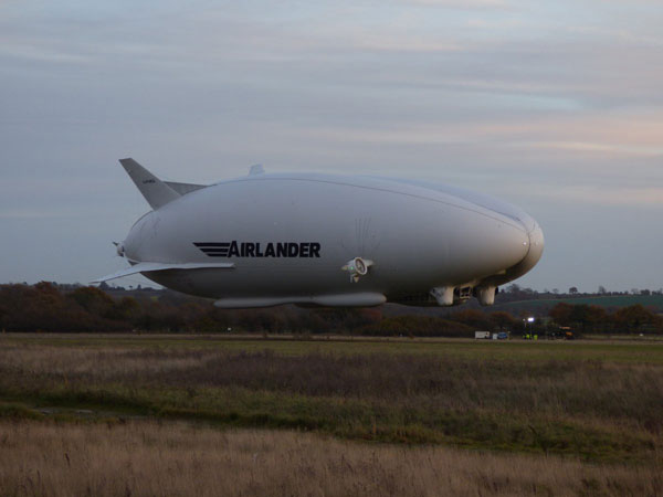 ലോകത്തിലെ ഏറ്റവും വലിയ ആകാശക്കപ്പല്‍ തകര്‍ന്ന് വീണു!