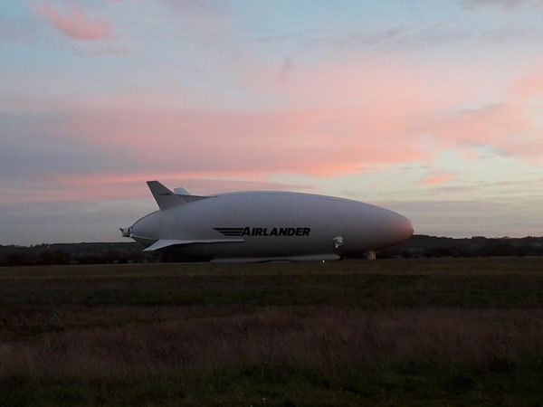 ലോകത്തിലെ ഏറ്റവും വലിയ ആകാശക്കപ്പല്‍ തകര്‍ന്ന് വീണു!