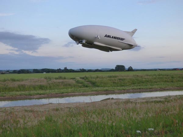 ലോകത്തിലെ ഏറ്റവും വലിയ ആകാശക്കപ്പല്‍ തകര്‍ന്ന് വീണു!