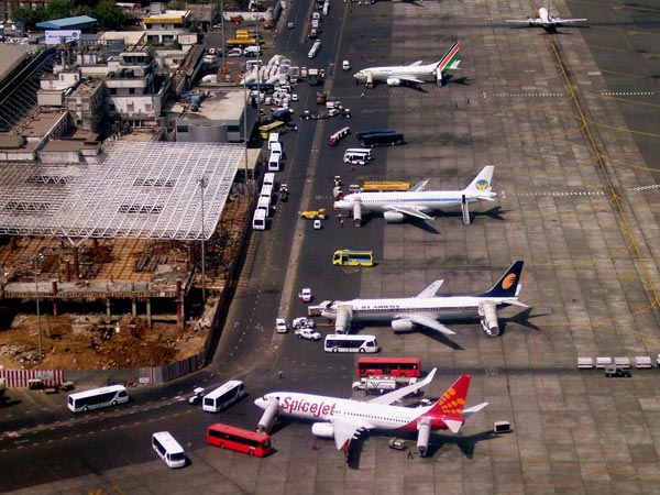 24 മണിക്കൂറില്‍ വന്നുപോയത് 969 വിമാനങ്ങള്‍!; ലോകറെക്കോര്‍ഡ് കുറിച്ച് മുംബൈ വിമാനത്താവളം