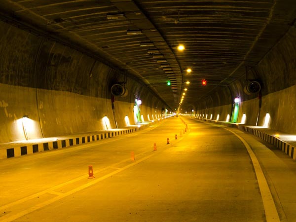 ഇന്ത്യന്‍ റോഡുകളെ കുറിച്ച് അറിഞ്ഞിരിക്കേണ്ട പ്രധാന കാര്യങ്ങള്‍