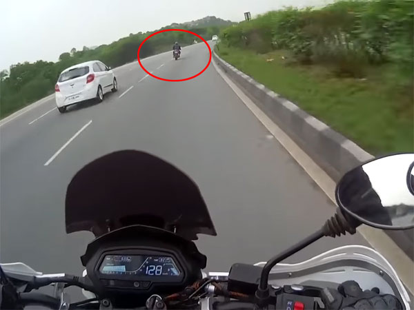 150 കിലോമീറ്ററിന് മേലെ വേഗത! പുതിയ ടിവിഎസ് അപാച്ചെയെ പിടിക്കാന്‍ ശ്രമിച്ച് ബജാജ് ഡോമിനാര്‍