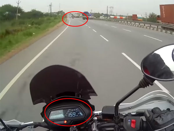 150 കിലോമീറ്ററിന് മേലെ വേഗത! പുതിയ ടിവിഎസ് അപാച്ചെയെ പിടിക്കാന്‍ ശ്രമിച്ച് ബജാജ് ഡോമിനാര്‍