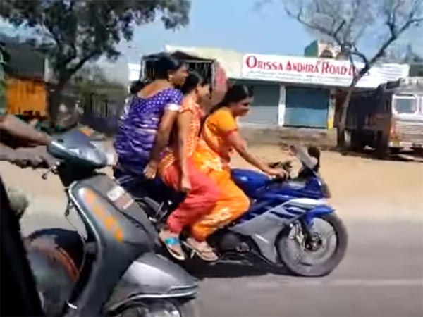 യമഹ R15 ല്‍ 'ട്രിപ്പിള്‍ അടിച്ച്' സ്ത്രീകളുടെ കറക്കം; വീഡിയോ വൈറല്‍