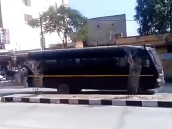 രാജസ്ഥാന്‍ മുഖ്യമന്ത്രിയുടെ കാര്‍ പൊടുന്നനെ ബ്രേക്ക് പിടിച്ചു; പിന്നാലെ വന്നിടിച്ചത് അഞ്ച് കാറുകള്‍!