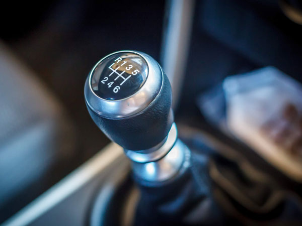 ഫസ്റ്റ് ഗിയറില് കാര് പാര്ക്ക് ചെയ്യുന്നത് ഉചിതമോ? ഫസ്റ്റ് ഗിയറില് കാര് പാര്ക്ക് ചെയ്യുന്നത് ഉചിതമോ?