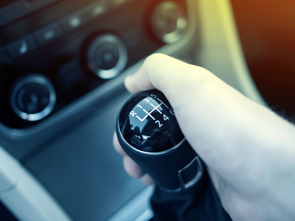 ഫസ്റ്റ് ഗിയറില് കാര് പാര്ക്ക് ചെയ്യുന്നത് ഉചിതമോ? ഫസ്റ്റ് ഗിയറില് കാര് പാര്ക്ക് ചെയ്യുന്നത് ഉചിതമോ?