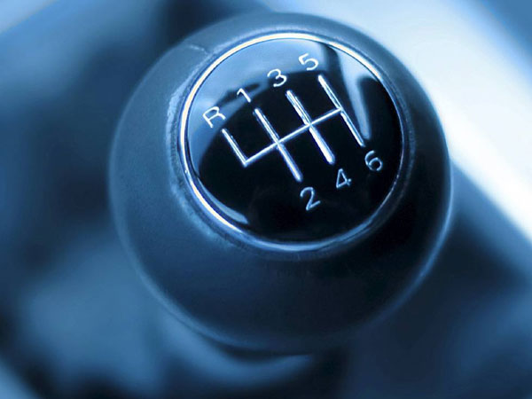 ഫസ്റ്റ് ഗിയറില് കാര് പാര്ക്ക് ചെയ്യുന്നത് ഉചിതമോ? ഫസ്റ്റ് ഗിയറില് കാര് പാര്ക്ക് ചെയ്യുന്നത് ഉചിതമോ?