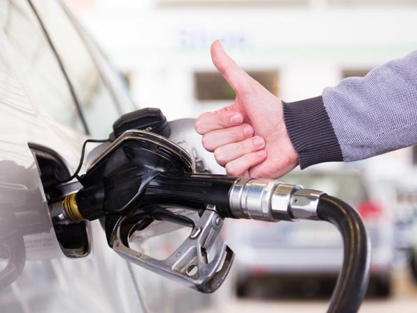 ശരിക്കും കാറില് പ്രീമിയം ഇന്ധനം നിറയ്ക്കണോ? ശരിക്കും കാറില് പ്രീമിയം ഇന്ധനം നിറയ്ക്കണോ?