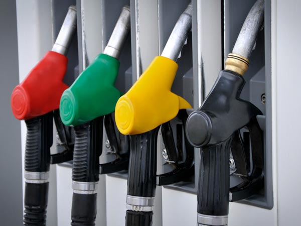 ശരിക്കും കാറില് പ്രീമിയം ഇന്ധനം നിറയ്ക്കണോ? ശരിക്കും കാറില് പ്രീമിയം ഇന്ധനം നിറയ്ക്കണോ?