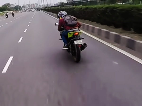 റോഡില്‍ ബൈക്ക് റൈഡറുടെ 'അഭ്യാസം'; പാഠം പഠിപ്പിക്കാന്‍ ഉറച്ച് കാര്‍ ഡ്രൈവറും - ഒടുവില്‍ സംഭവിച്ചത്!