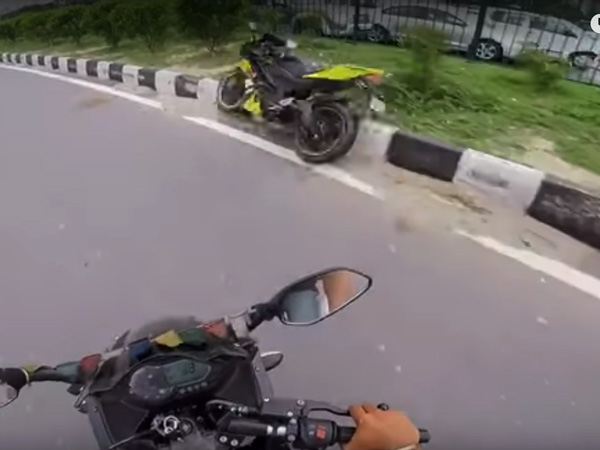 റോഡില്‍ ബൈക്ക് റൈഡറുടെ 'അഭ്യാസം'; പാഠം പഠിപ്പിക്കാന്‍ ഉറച്ച് കാര്‍ ഡ്രൈവറും - ഒടുവില്‍ സംഭവിച്ചത്!