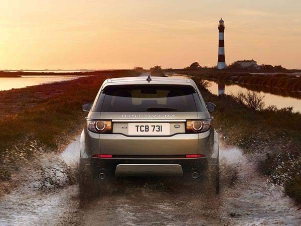 2018 ലാന്‍ഡ് റോവര്‍ ഡിസ്‌കവറി സ്‌പോര്‍ട് ഇന്ത്യയില്‍; വില 42.48 ലക്ഷം രൂപ