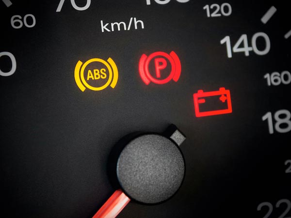 കാര്‍ എഞ്ചിന്‍ തകരാറിലാക്കുന്ന നാല് ഡ്രൈവിംഗ് ശീലങ്ങള്‍