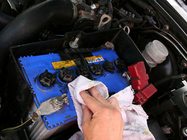 'വഴിക്കായോ?'; കാര്‍ സ്റ്റാര്‍ട്ട് ആവാതിരിക്കാനുള്ള അഞ്ച് പ്രധാന കാരണങ്ങള്‍