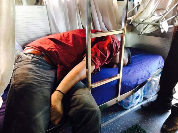 മദ്യലഹരിയില്‍ ഡ്രൈവര്‍; യാത്രക്കാരന്‍ ബസിന്റെ നിയന്ത്രണം ഏറ്റെടുത്തു