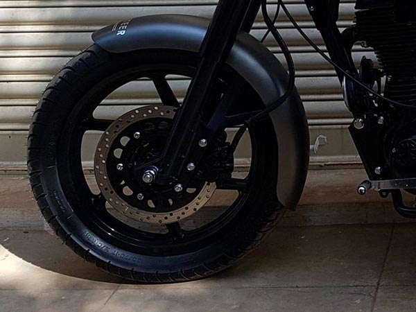 റോയല്‍ എന്‍ഫീല്‍ഡ് കൊണ്ടൊരു ഇന്ത്യന്‍ സ്‌കൗട്ട്; ഇത് വേറിട്ടൊരു ബുള്ളറ്റ് കരവിരുത്