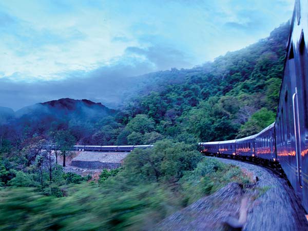 ആഢംബരത്തിന്റെ അവസാന വാക്കായ അഞ്ച് ഇന്ത്യന്‍ ട്രെയിനുകള്‍