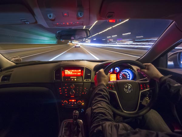 കാറിൽ എഞ്ചിന്‍ തകരാറുണ്ടെന്ന് എങ്ങനെ തിരിച്ചറിയാം? ഈ മുന്നറിയിപ്പ് ലക്ഷണങ്ങളെ അവഗണിക്കരുത്!