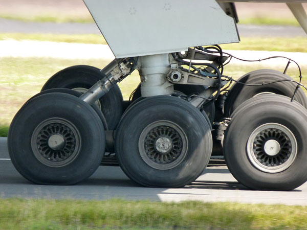 വിമാന ടയറുകളെ കുറിച്ച് അറിഞ്ഞിരിക്കേണ്ട ചില കാര്യങ്ങള്‍