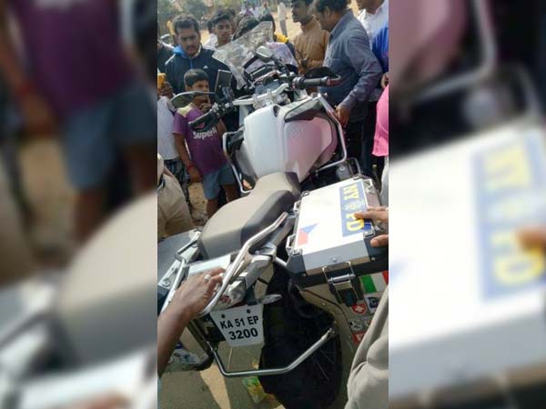 കെടിഎം ബൈക്കിടിച്ച് പെണ്‍കുട്ടി മരിച്ചു; ബൈക്കര്‍മാരെ തല്ലിച്ചതച്ച് ജനക്കൂട്ടം, ബൈക്കുകൾ നശിപ്പിച്ചു