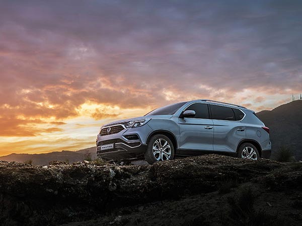 പുതിയ ഫ്‌ളാഗ്ഷിപ്പ് എസ്‌യുവിയുമായി മഹീന്ദ്ര; റെക്‌സ്റ്റണ്‍ ഫോര്‍ച്യൂണറിന് ഒത്ത എതിരാളിയോ?