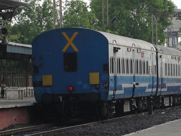 എന്തിനാണ് ട്രെയിനിന്റെ അവസാന ബോഗിയില്‍ 'X' എന്ന് കുറിച്ചിരിക്കുന്നത്?