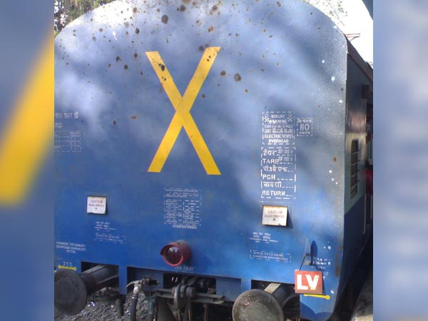 എന്തിനാണ് ട്രെയിനിന്റെ അവസാന ബോഗിയില്‍ 'X' എന്ന് കുറിച്ചിരിക്കുന്നത്?