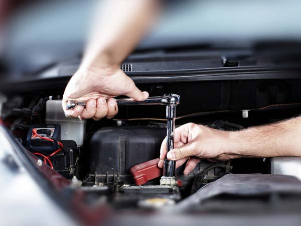 റോഡില്‍ മത്സരപ്പാച്ചില്‍; അപകടത്തില്‍ തകര്‍ന്ന് നുറുങ്ങി ആള്‍ട്ടോ കാറുകള്‍