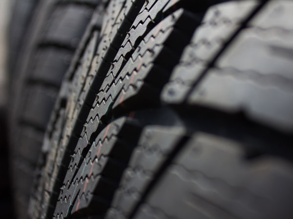 അലോയ് വീലും സ്‌പോക്ക് വീലും തമ്മിലുള്ള വ്യത്യാസം — അറിഞ്ഞിരിക്കേണ്ട ചില കാര്യങ്ങള്‍